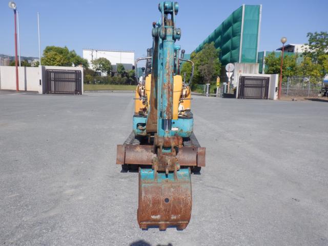 Kubota U008
